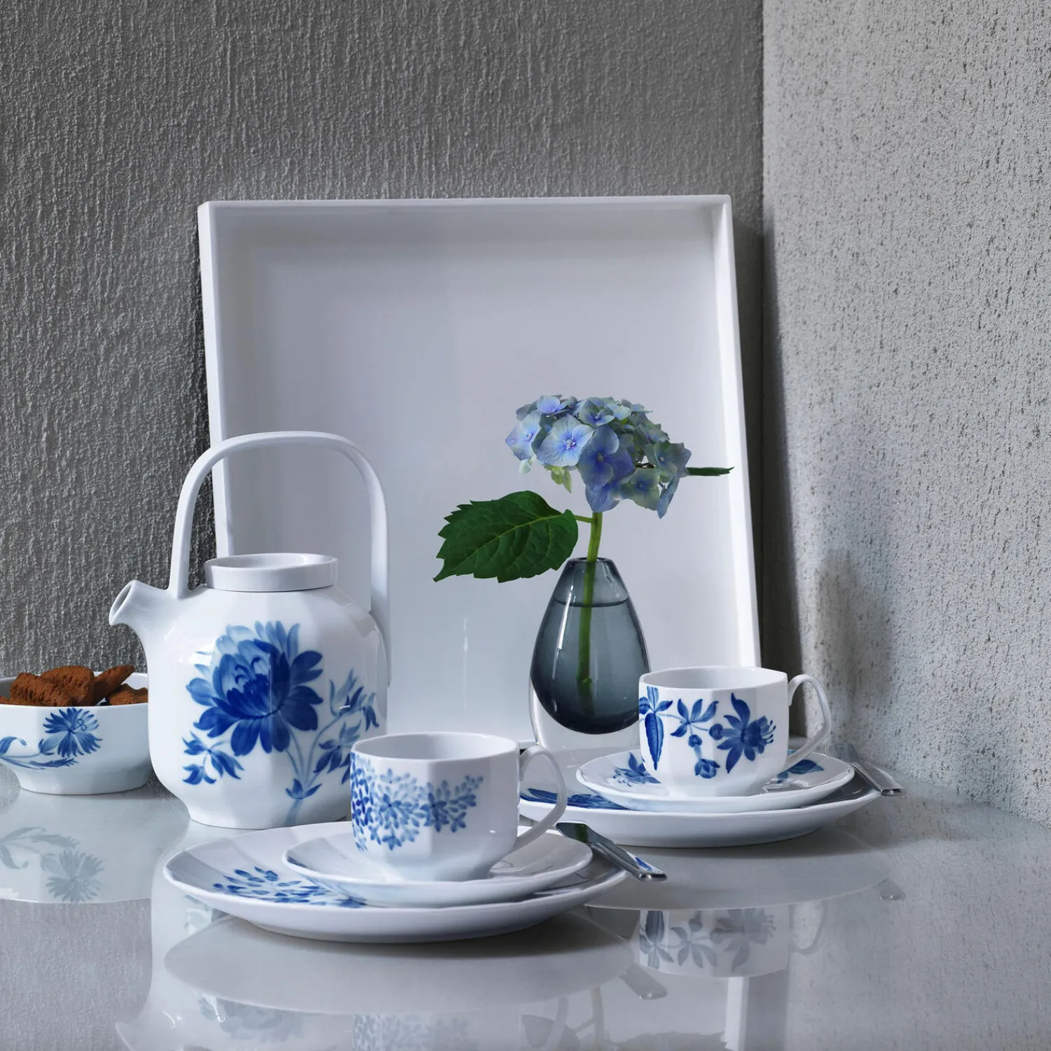 Royal Copenhagen Blomst kop med underkop syren