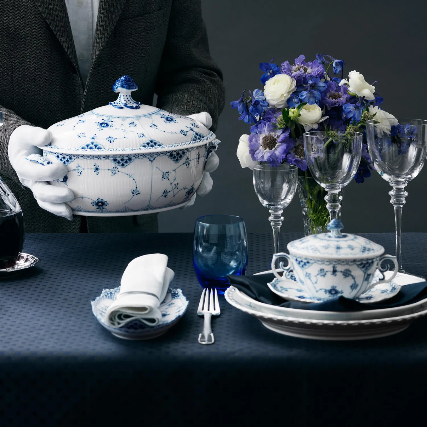 Royal Copenhagen Musselmalet Halvblonde terrin med låg 200 cl