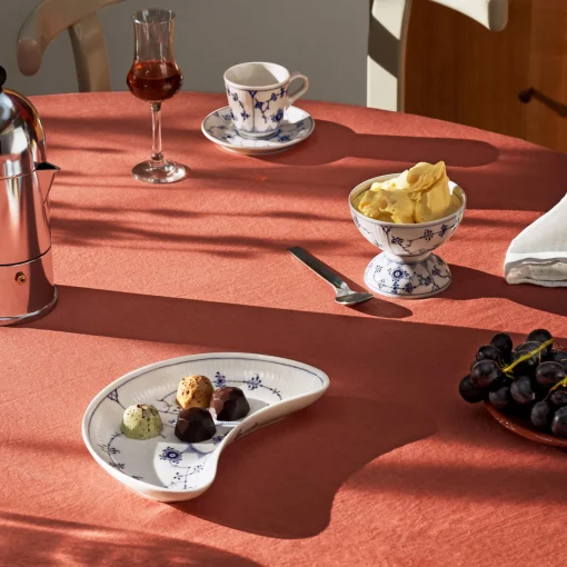 Royal Copenhagen Musselmalet Riflet asiet halvmåneformet 22 cm