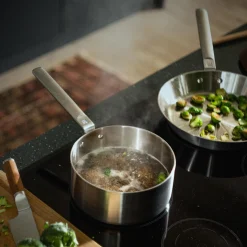 Fiskars Norden Steel kasserolle med låg 2,5 L