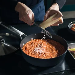 Fiskars Taiten sauterpande med låg Ø 26 cm
